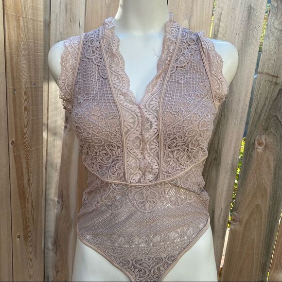 Haute Monde beige lace bodysuit size medium - Picture 10 of 13